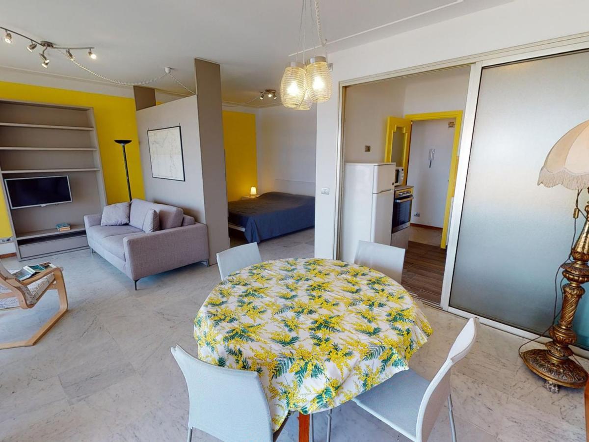Studio Renove Face Mer Avec Terrasse A Menton, Proche Centre-Ville Et Plages - Fr-1-196-301 Exterior foto